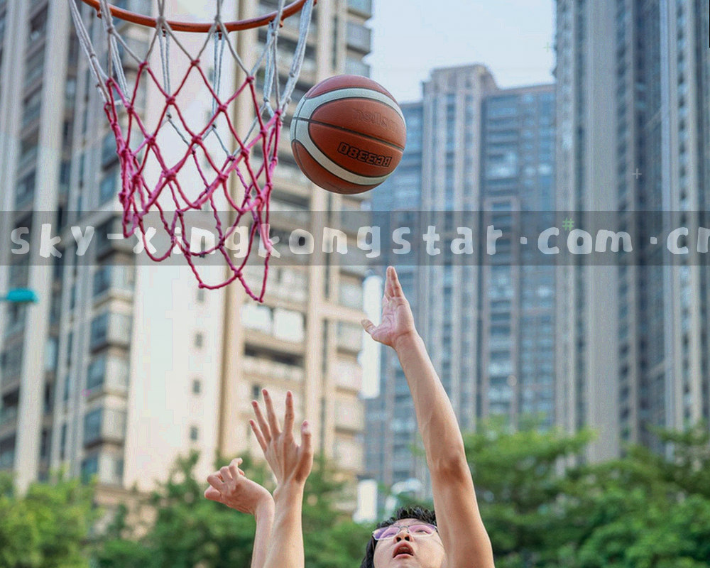 星芒金描边的信封、听筒与定位图形组合，代表星空赛场的几种联系渠道